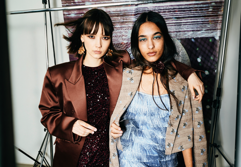 prijatelji u kafiću